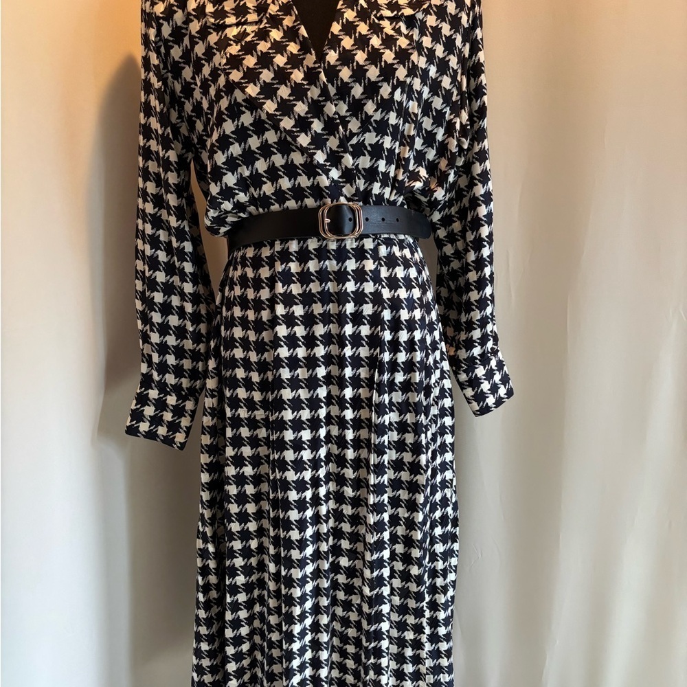 Vintage Black and White A-Line Wrap Dress with Cuffed Sleeves - Picture 3 of 8